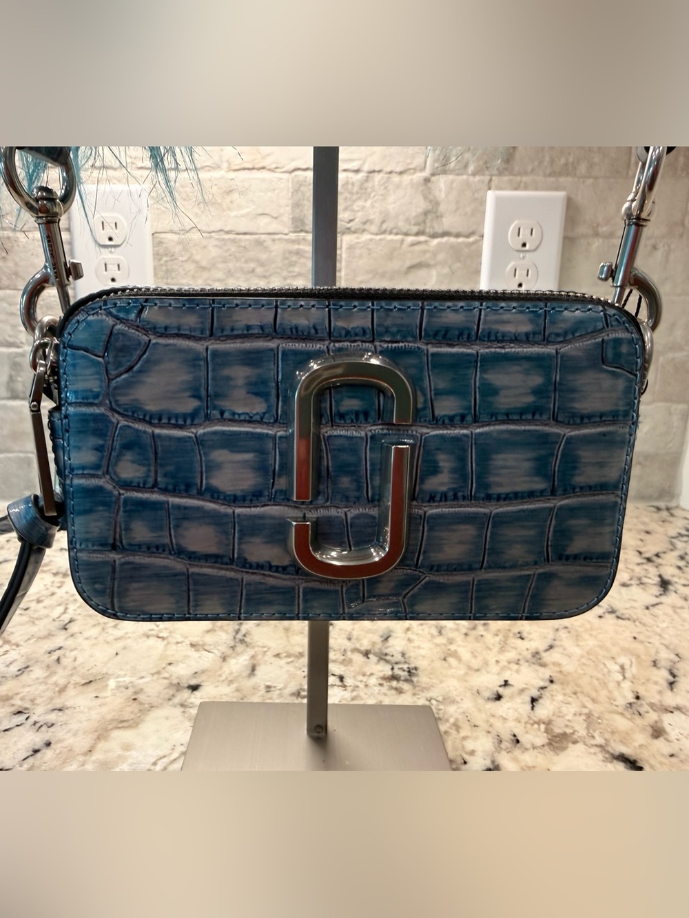 Marc Jacobs NWT Teal Croc-Embossed Camera Crossbody w/Feather Strap - Picture 2 of 8